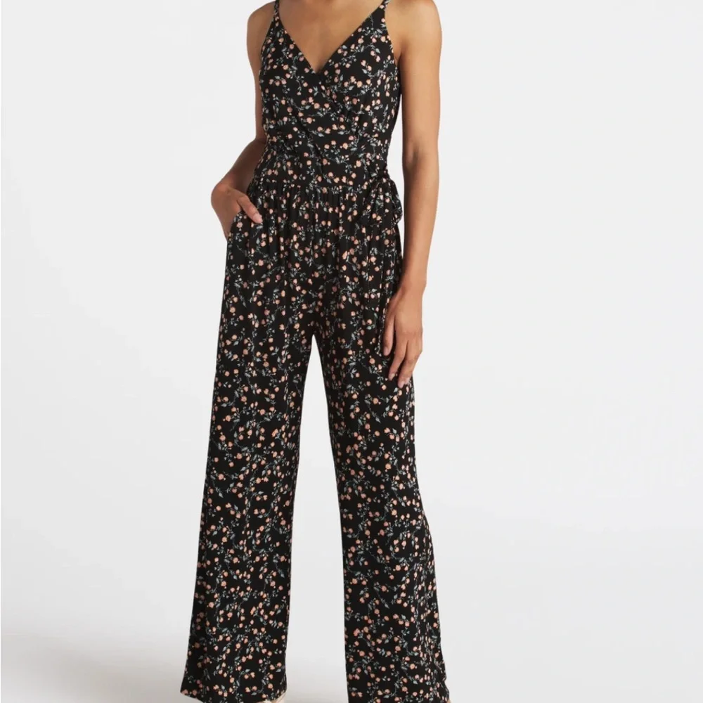 Kaleigh Women’s Black Floral Jumpsuit - Picture 7 of 11